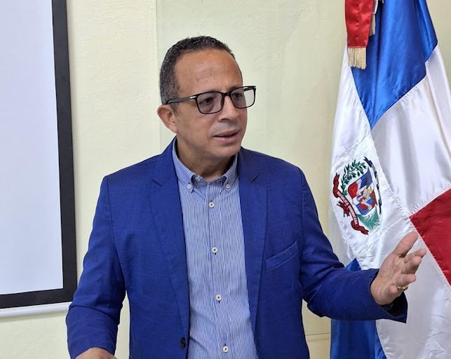 Pablo Vicente de FUJUDEL aboga por menor número de Diputados dominicanos en Reforma Imagen de un paisaje natural.