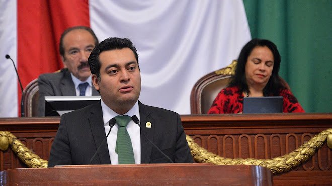 Jueces y magistrados de CdMx podrán ejercer hasta los 75 años tras nueva reforma: Diego Orlando Garrido Imagen abstracta con colores vibrantes y formas.