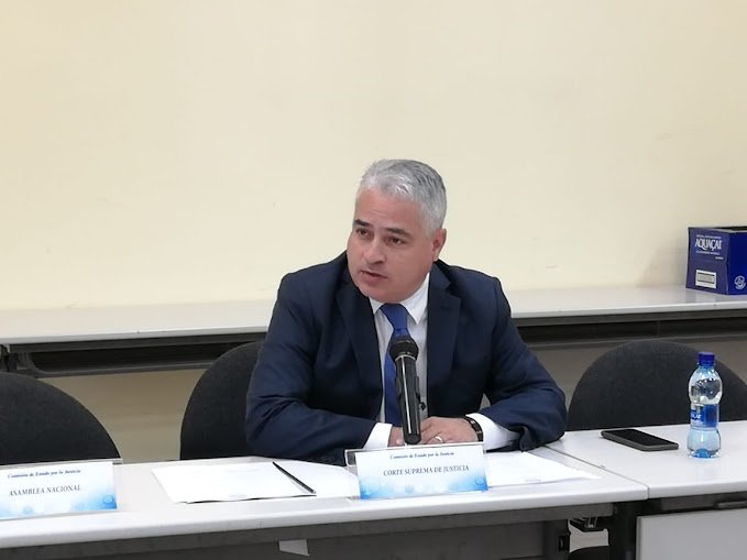 Ex Magistrado Hernán de León anuncia su renuncia como asesor en la Alcaldía de Panamá Imagen de un paisaje natural sereno.