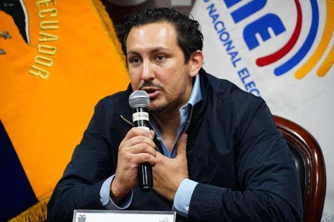 Wilson Gómez, el nuevo candidato de SUMA tras la descalificación de Jan Topic Binomio de suma en matemáticas.