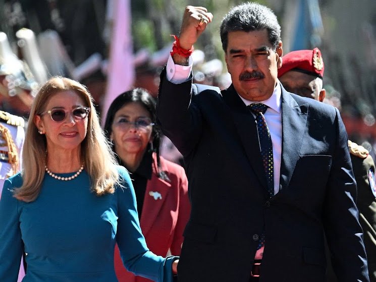 Maduro asume tercer mandato en Venezuela bajo sanciones y rechazo internacional Maduro jura su tercer mandato como presidente.