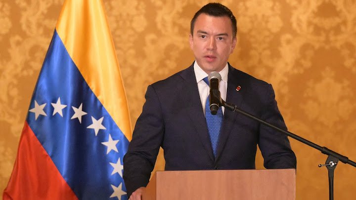 Noboa ofrece el petróleo de Ecuador para debilitar el financiamiento al régimen de Maduro Imagen abstracta con colores vibrantes y formas.