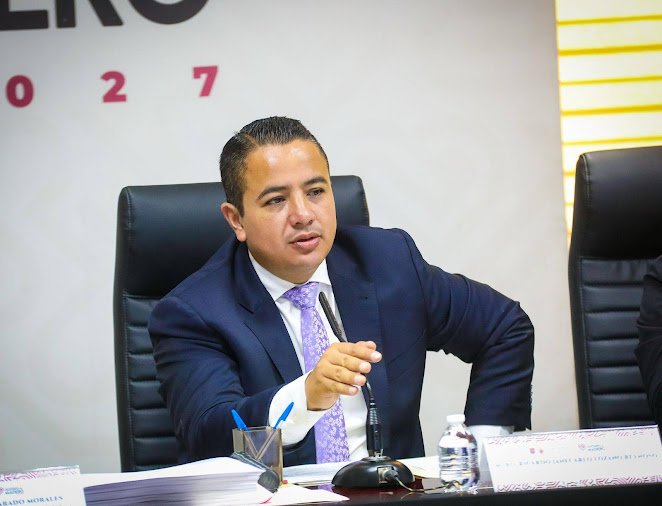 Alcaldía GAM impulsa el derecho a la recreación con recorridos turísticos sin costo Persona sonriendo en un evento social.