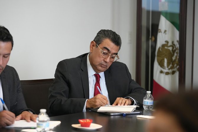 Sergio Salomón y Gobierno CDMX refuerzan alianza estratégica en movilidad humana con enfoque en derechos humanos Imagen de un paisaje natural con montañas.