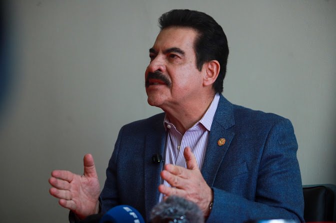 Reyes Villa rechaza advertencias de Evo y apuesta por transformación en Bolivia Logo de RSS en fondo blanco.