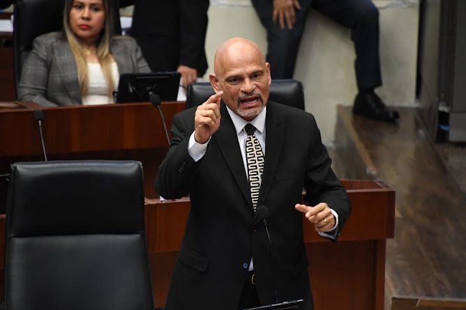 Imagen abstracta con colores vibrantes y formas.