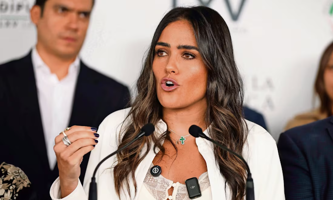 Rojo de la Vega lanza movimiento ciudadano y marca distancia de los partidos que la postularon Captura de pantalla del 28 de julio de 2025.