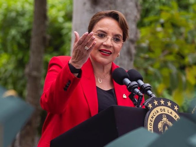 Xiomara Castro en evento político.