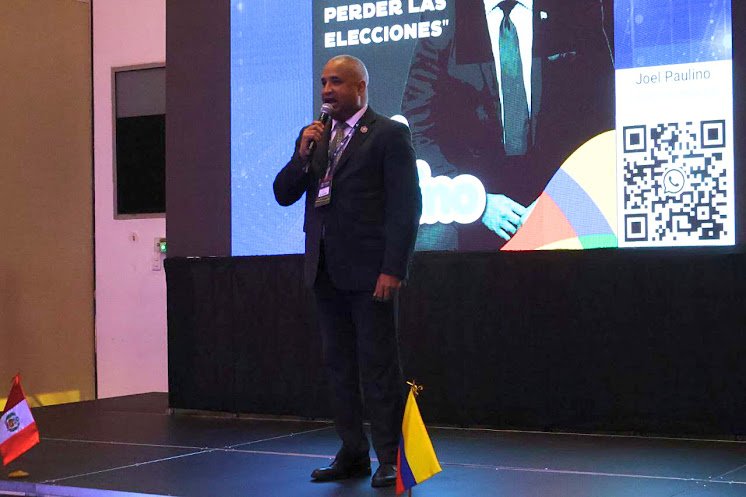 Imagen abstracta con tonos oscuros y luces.