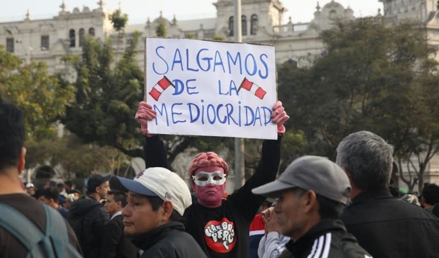 Jóvenes de la generación Z lideran protestas contra Dina Boluarte en Lima Imagen de un paisaje natural sereno.