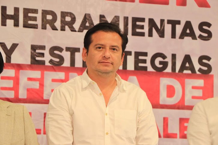 De Tribuna al Escaparate: Cómo el Branding Político Convierte a los Candidatos en Marcas de Alto Impacto Imagen de un paisaje natural con montañas.