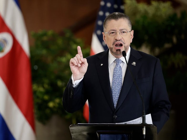 Imagen abstracta con colores vibrantes y formas.