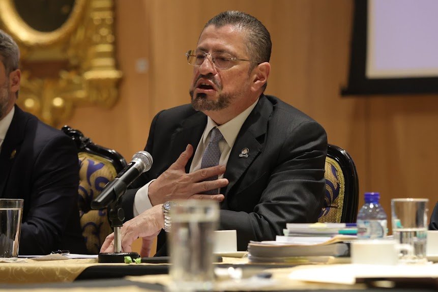 Imagen abstracta con colores vibrantes y formas.